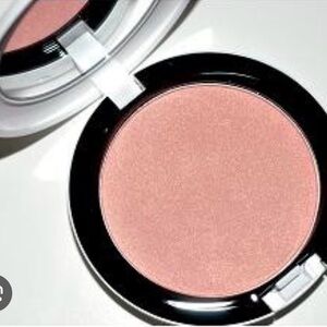 MAC | Liberty of London Beauty Powder in Shell Pearl